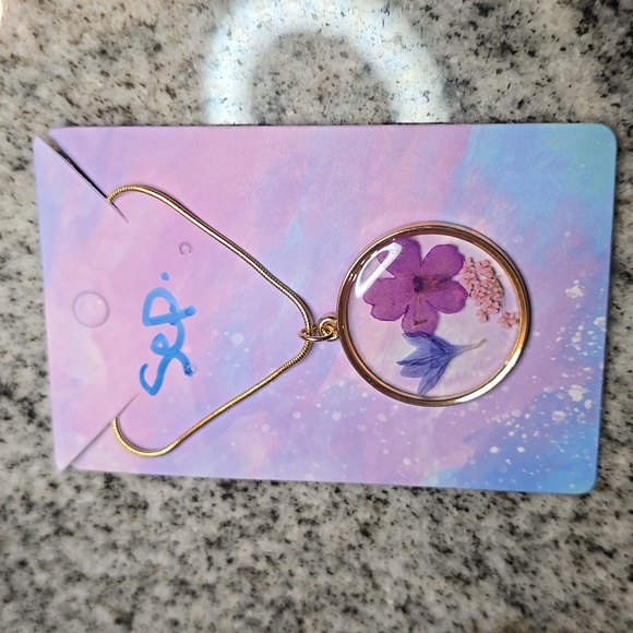 Birth Month Flower Handmade Necklace - Real Dried Flowers in Resin - Picture 8 of 11